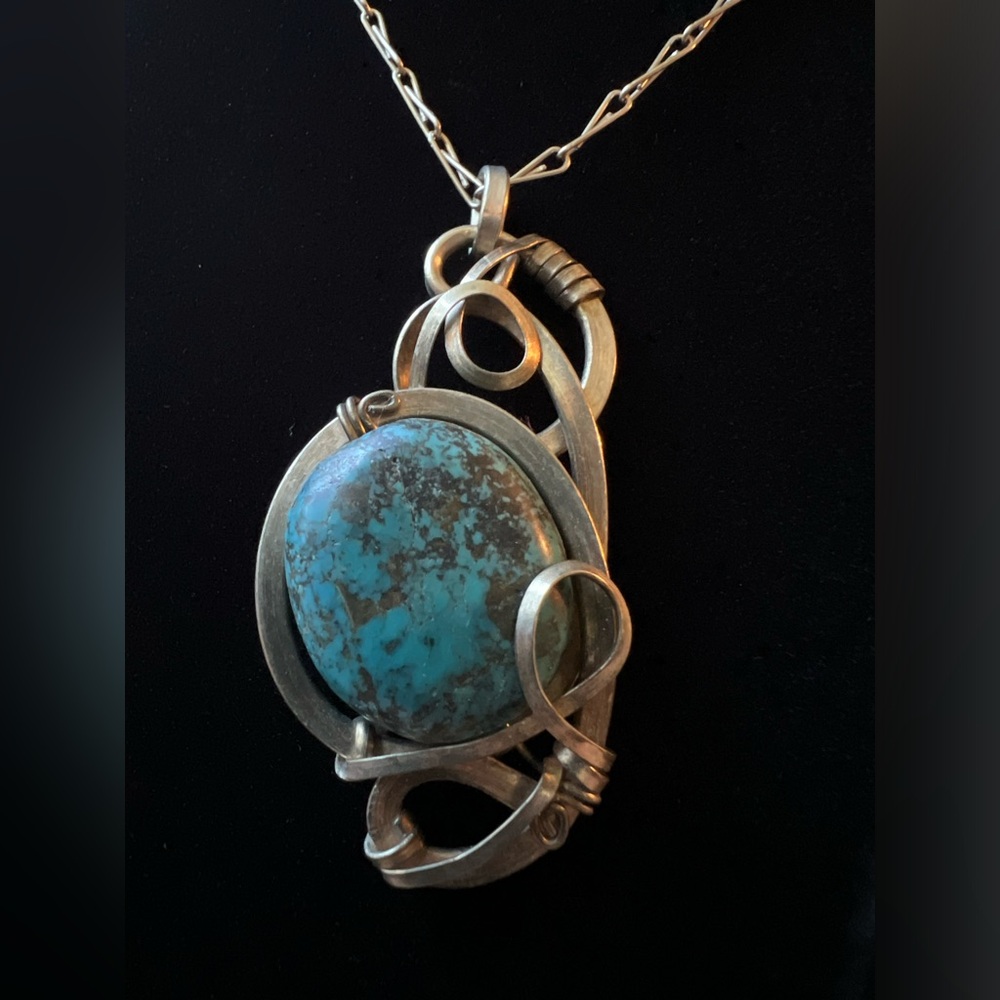 Artistic Wire Wrapped Stone Pendant Necklace - Silver & Turquoise Colored